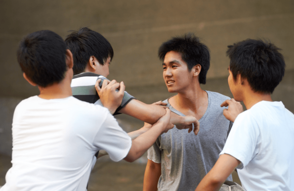 1.เรื่องต้องรู้ ทะเลาะวิวาทกับทำร้ายร่างกาย ต่างกันอย่างไรในทางกฎหมาย.png